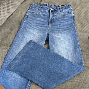 Frank Lyman Design Classic Blue Jeans